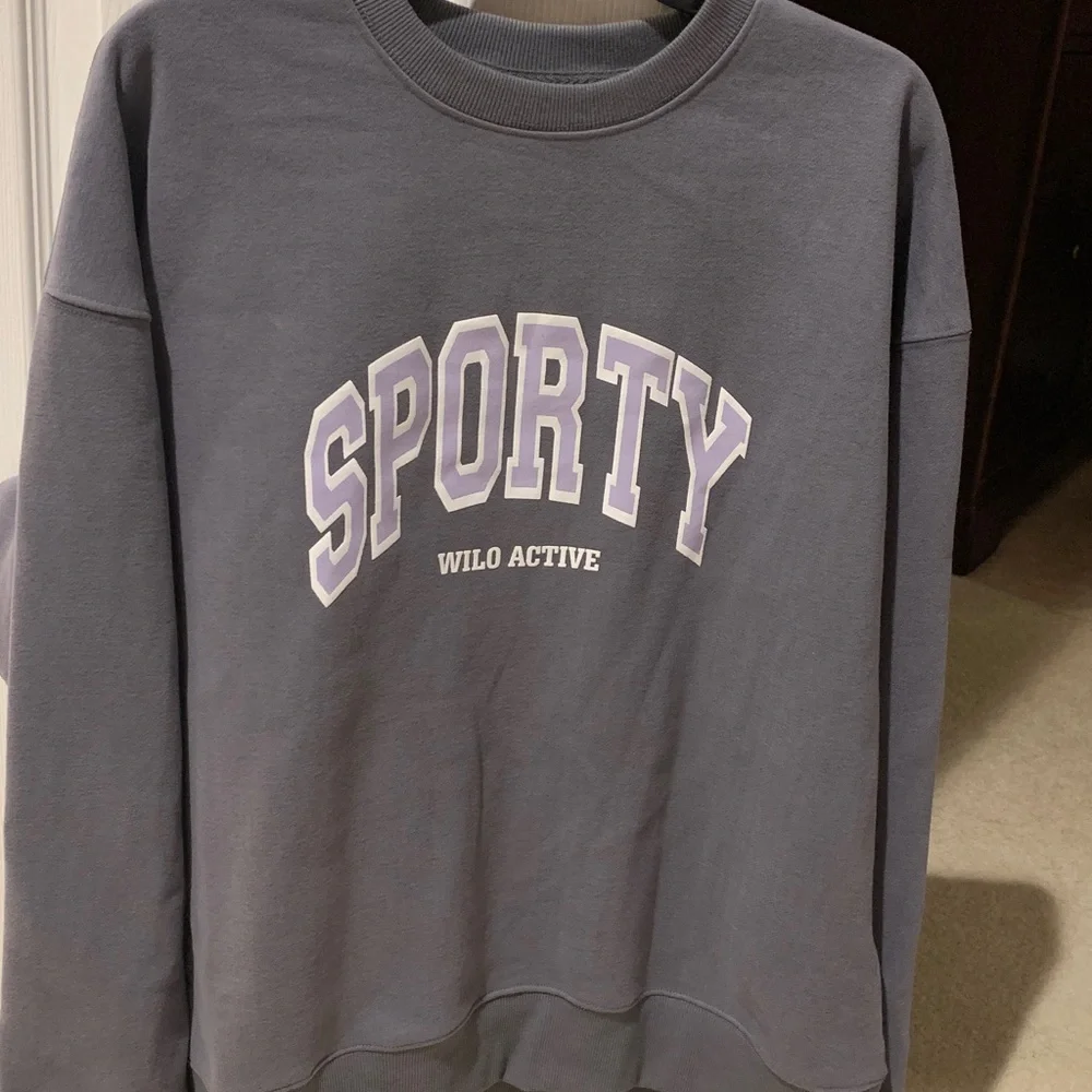 NEW!! WILO Sweatshirt and Shorts Outfit - Picture 5 of 6